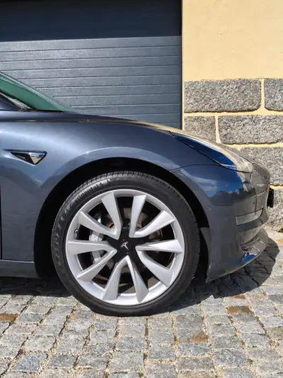 Tesla Model 3 2019 — foto 4 de 19