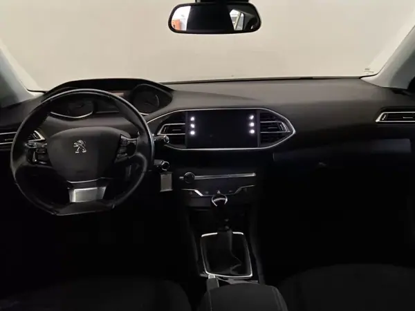 Peugeot 308 SW 2019 - 14500 EUR, 76190 km - AUTO.MOTO.pt - 76190km - foto 8 de 15