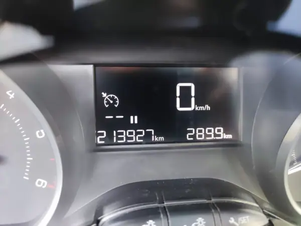 Peugeot 208 2019 - 8250 EUR, 213927 km - AUTO.MOTO.pt - 213927km - foto 19 de 22