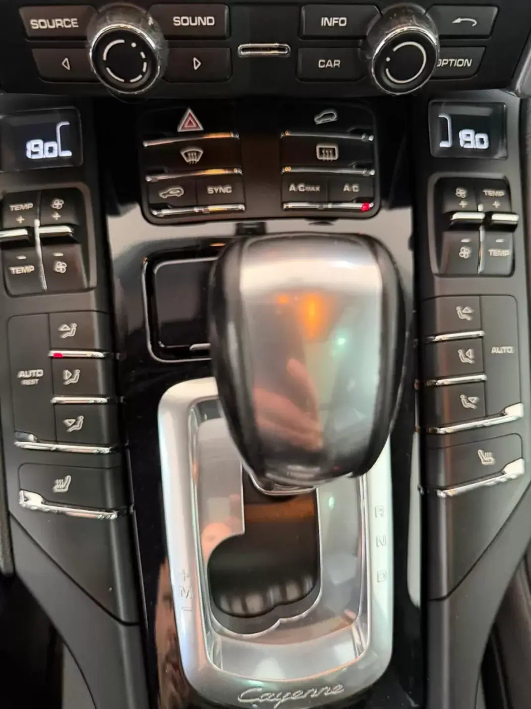 Porsche Cayenne 2016 - 34000 EUR, 280000 km - AUTO.MOTO.pt - 280000km - foto 14 de 23