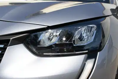 Peugeot 208 2023 - 16999 EUR, 96737 km - AUTO.MOTO.pt - 96737km - foto 9 de 34