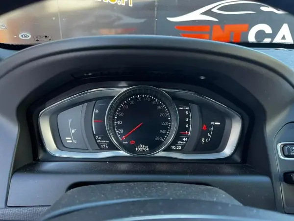 Volvo XC 60 2016 - 22900 EUR, 182664 km - AUTO.MOTO.pt - 182664km - foto 3 de 18