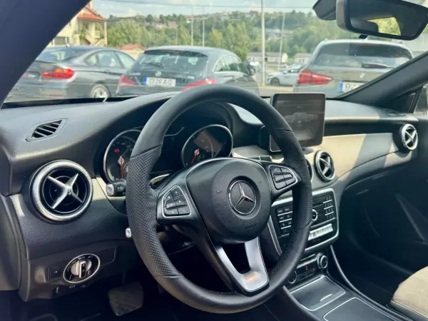 Mercedes-Benz CLA 200 2016 - 17999 EUR, 170000 km - AUTO.MOTO.pt - 170000km - foto 6 de 19
