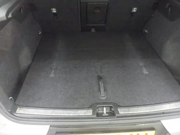 Volvo C40 2021 - 31750 EUR, 84821 km - AUTO.MOTO.pt - 84821km - foto 9 de 11