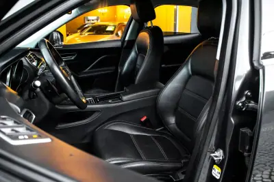Jaguar F-Pace 2018 - 22990 EUR, 155156 km - 155156km - foto 28 de 48
