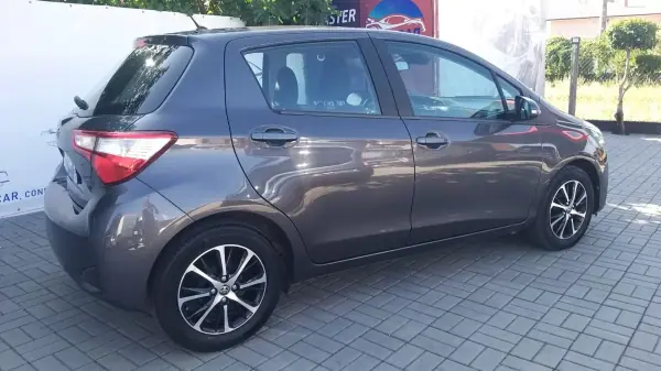 Toyota Yaris 2020 - 12990 EUR, 108986 km - AUTO.MOTO.pt - 108986km - foto 4 de 26