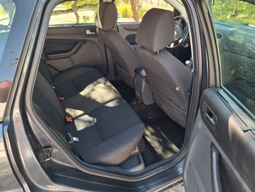 Ford Focus SW 2006 - 4000 EUR, 215000 km - AUTO.MOTO.pt - 215000km - foto 6 de 10