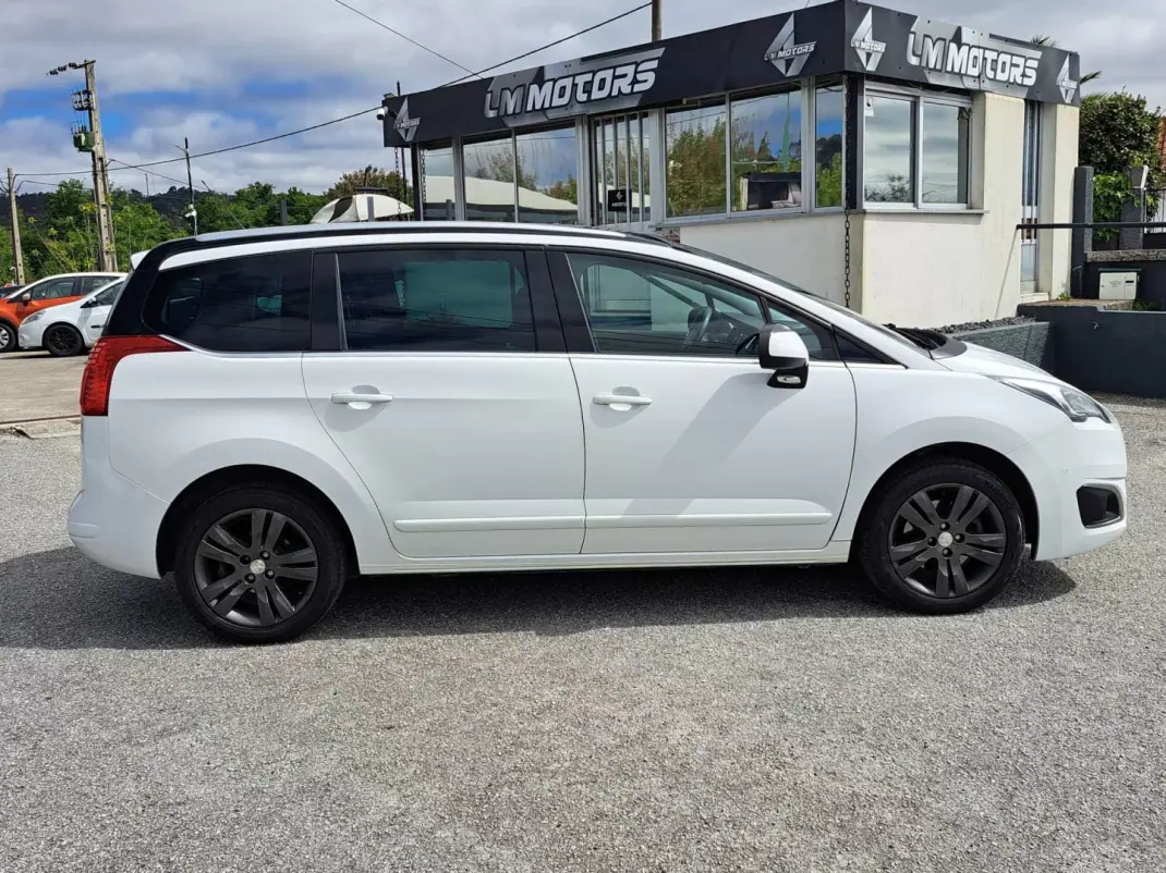 Peugeot 5008 2016 - 13450 EUR, 164950 km - AUTO.MOTO.pt - 164950km - foto 6 de 47