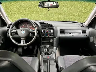 BMW 318 1991 - 5500 EUR, 164000 km - AUTO.MOTO.pt - 164000km - foto 7 de 16