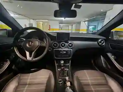 Mercedes-Benz A 180 2014 - 12000 EUR, 219000 km - AUTO.MOTO.pt - 219000km - foto 9 de 10
