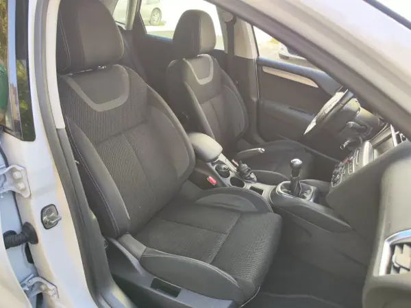 Citroën C4 2015 - 9980 EUR, 157000 km - AUTO.MOTO.pt - 157000km - foto 15 de 43