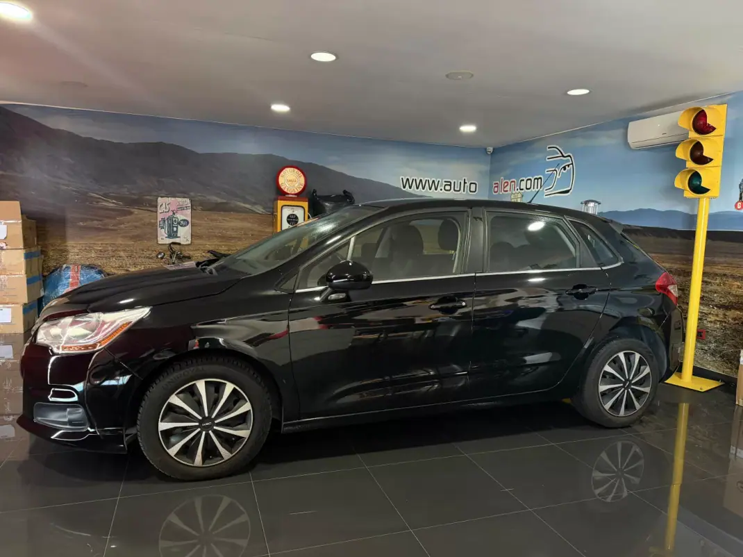 Citroën C4 2015 - 11950 EUR, 139224 km - AUTO.MOTO.pt - 139224km - foto 1 de 17