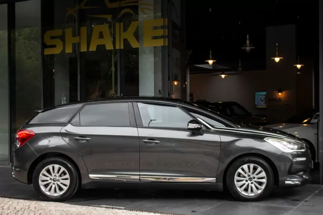 DS DS5 2015 - 8450 EUR, 237267 km - 237267km - foto 5 de 41