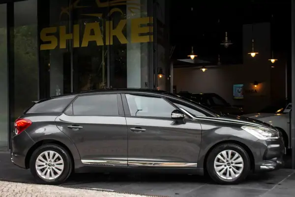 DS DS5 2015 - 8450 EUR, 237267 km - AUTO.MOTO.pt - 237267km - foto 5 de 41
