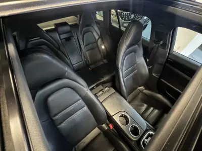 Porsche Panamera Sport Turismo 2020 - 74990 EUR, 120000 km - AUTO.MOTO.pt - 120000km - foto 8 de 56