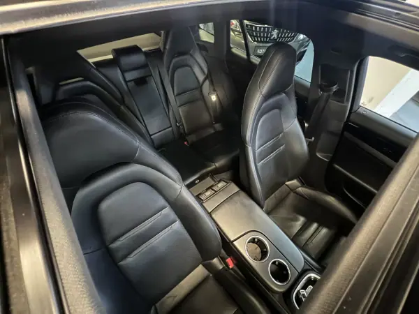 Porsche Panamera Sport Turismo 2020 - 74990 EUR, 120000 km - AUTO.MOTO.pt - 120000km - foto 8 de 56