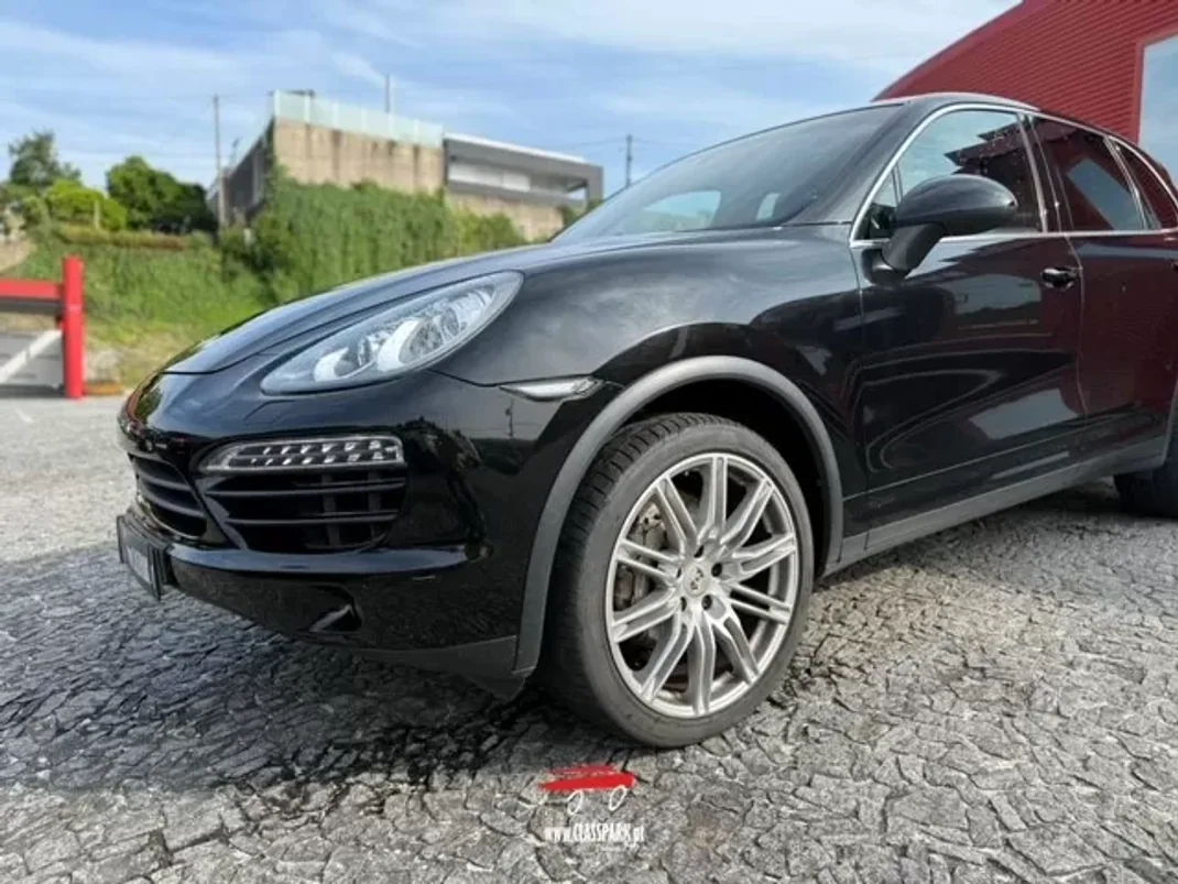 Porsche Cayenne 2012 - 29500 EUR, 211000 km - AUTO.MOTO.pt - 211000km - foto 16 de 22
