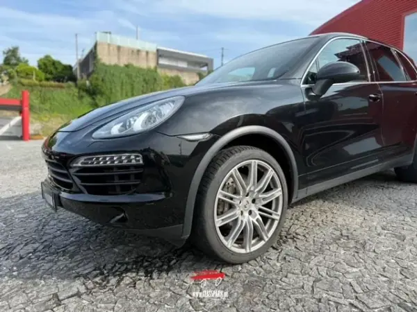 Porsche Cayenne 2012 - 29500 EUR, 211000 km - AUTO.MOTO.pt - 211000km - foto 16 de 22