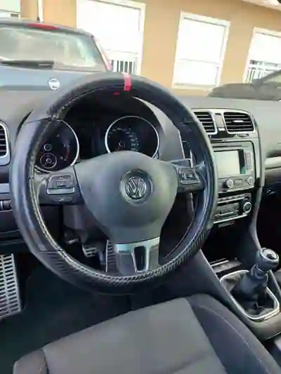 Volkswagen Golf 2011 - 9500 EUR, 179600 km - AUTO.MOTO.pt - 179600km - foto 11 de 15