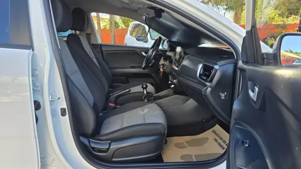 Kia Stonic 2024 - 16850 EUR, 46100 km - AUTO.MOTO.pt - 46100km - foto 16 de 25
