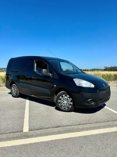Peugeot Partner 2012 - 7750 EUR, 219000 km - AUTO.MOTO.pt - 219000km - foto 4 de 7