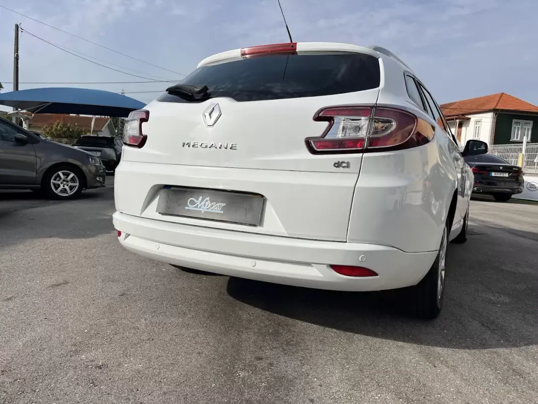 Renault Mégane Sport Tourer 2012 - 6950 EUR, 227000 km - AUTO.MOTO.pt - 227000km - foto 32 de 36