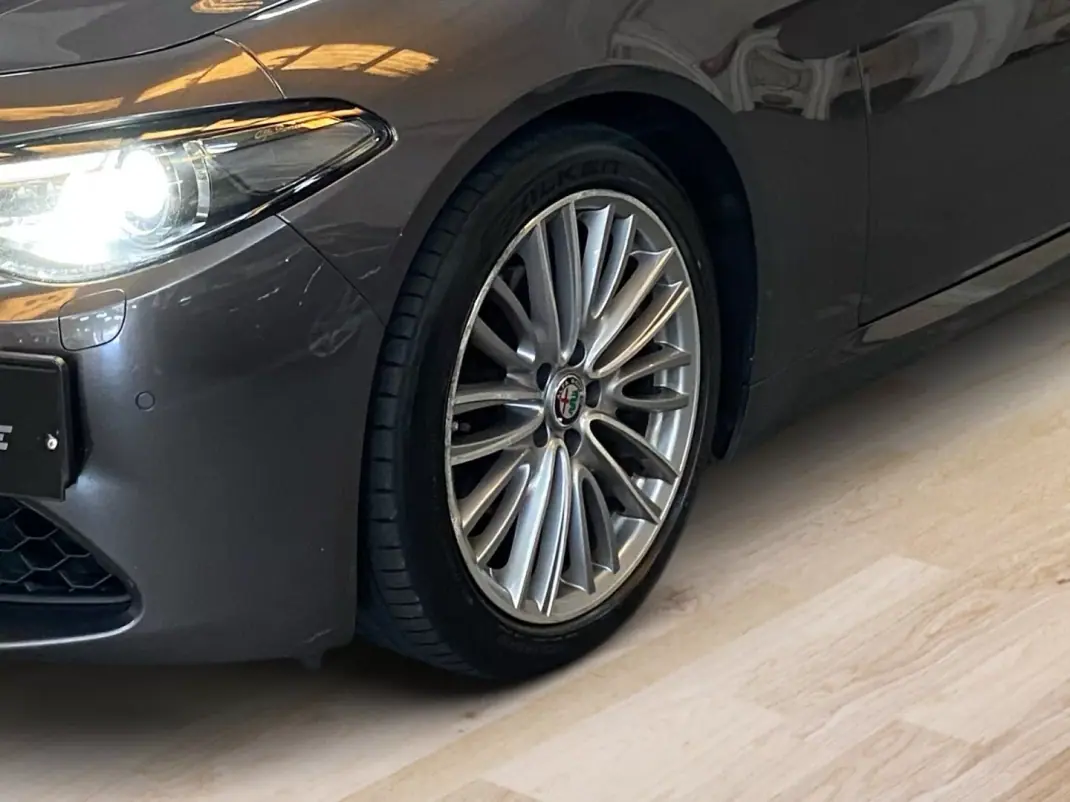 Alfa Romeo Giulia 2016 - 18950 EUR, 250529 km - 250529km - foto 6 de 20