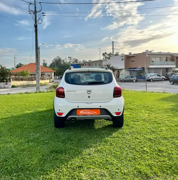 Dacia Sandero 2020 - 13400 EUR, 21890 km - AUTO.MOTO.pt - 21890km - foto 4 de 14
