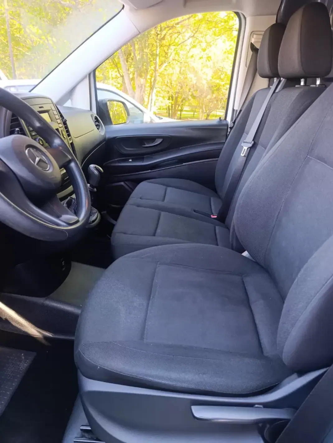 Mercedes-Benz 2017 - 18500 EUR, 74796 km - AUTO.MOTO.pt - 74796km - foto 10 de 17