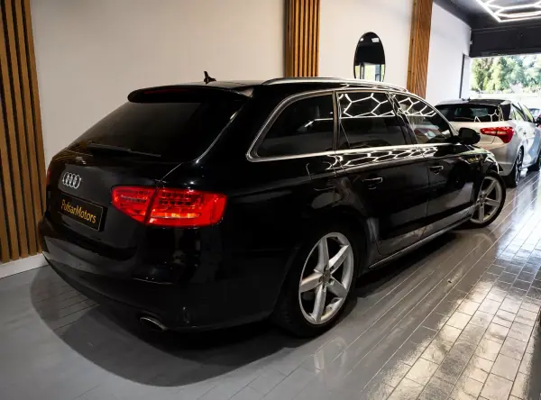 Audi A4 Avant 2011 - 15490 EUR, 289450 km - AUTO.MOTO.pt - 289450km - foto 2 de 14