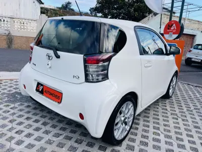 Toyota iQ 2010 - 11950 EUR, 145805 km - AUTO.MOTO.pt - 145805km - foto 7 de 12