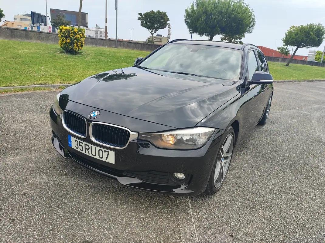 BMW 318 2013 - 9500 EUR, 324000 km - AUTO.MOTO.pt - 324000km - foto 2 de 12