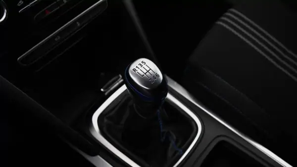 Renault Mégane Sport Tourer 2019 - 16300 EUR, 123000 km - AUTO.MOTO.pt - 123000km - foto 23 de 30