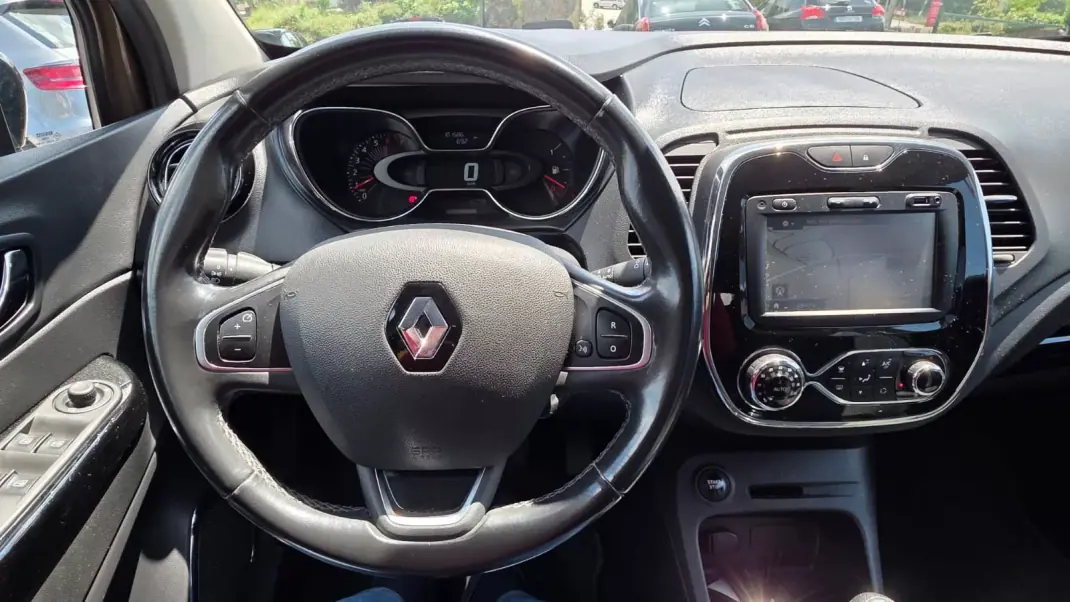 Renault Captur 2017 - 12990 EUR, 101000 km - AUTO.MOTO.pt - 101000km - foto 12 de 19