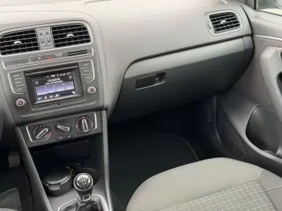 Volkswagen Polo 2017 - 10900 EUR, 152200 km - AUTO.MOTO.pt - 152200km - foto 16 de 28