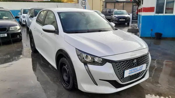 Peugeot 208 2020 - 24500 EUR, 49400 km - AUTO.MOTO.pt - 49400km - foto 2 de 9