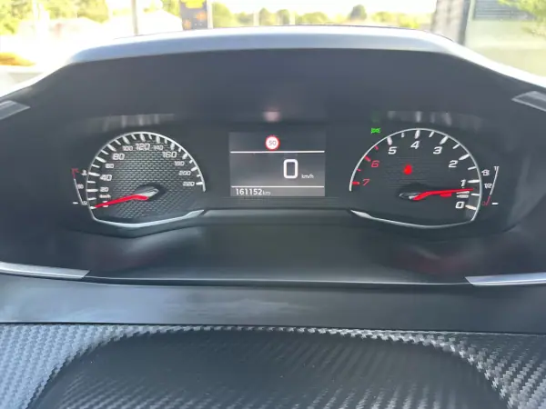 Peugeot 2008 2021 - 14900 EUR, 160000 km - AUTO.MOTO.pt - 160000km - foto 43 de 66