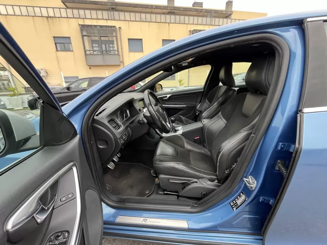 Volvo S60 2015 - 11950 EUR, 225000 km - AUTO.MOTO.pt - 225000km - foto 26 de 53