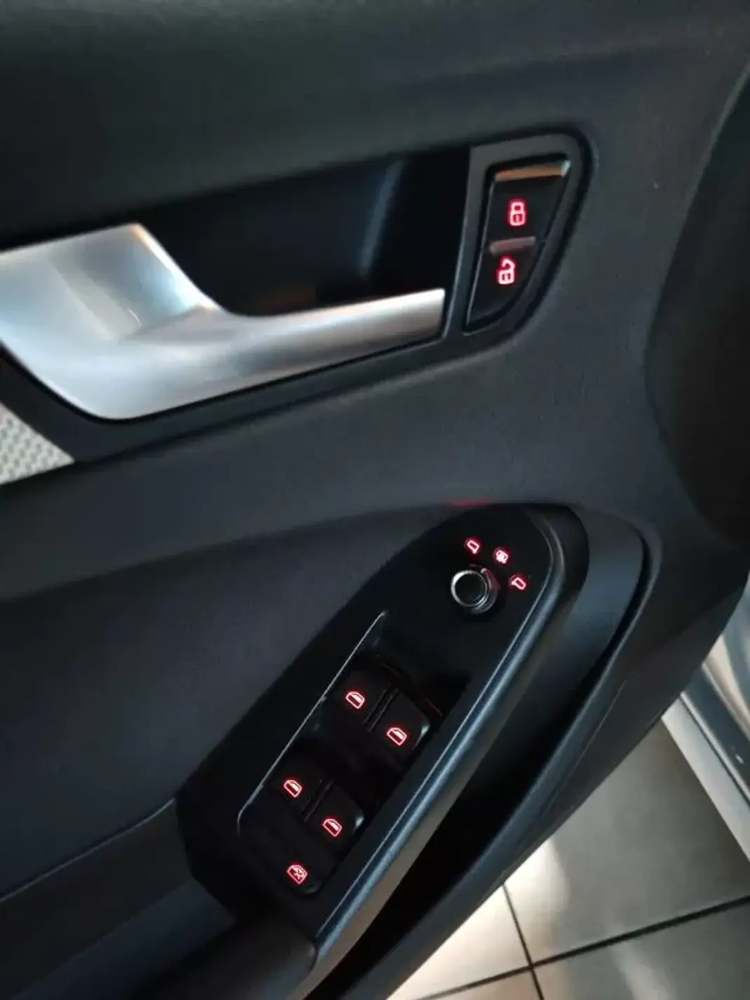 Audi A4 Avant 2009 - 12950 EUR, 231500 km - AUTO.MOTO.pt - 231500km - foto 23 de 36