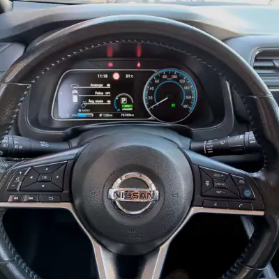 Nissan Leaf 2019 - 13990 EUR, 76769 km - AUTO.MOTO.pt - 76769km - foto 13 de 31