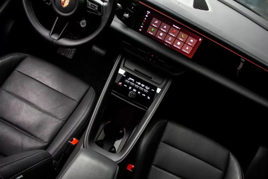 Porsche Macan 2025 - 83990 EUR, 15400 km - AUTO.MOTO.pt - 15400km - foto 41 de 49