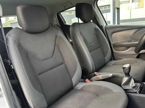 Renault Clio 2018 - 10900 EUR, 138929 km - AUTO.MOTO.pt - 138929km - foto 38 de 46