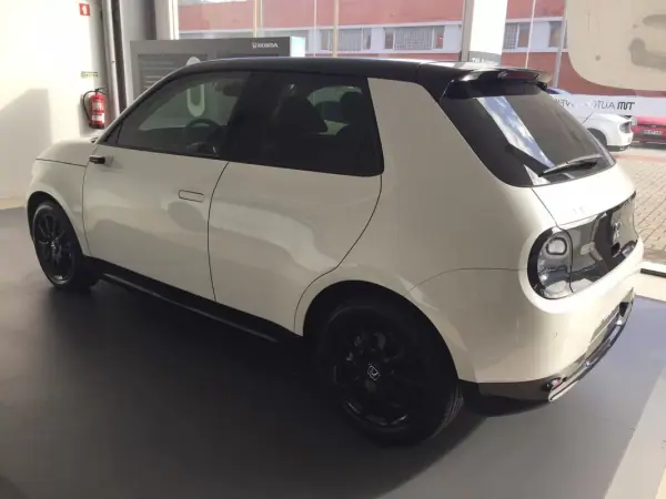 Honda e 2021 - 29950 EUR, 3800 km - AUTO.MOTO.pt - 3800km - foto 5 de 19