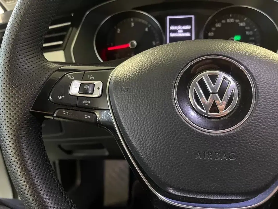 Volkswagen Passat Variant 2019 - 15750 EUR, 257000 km - AUTO.MOTO.pt - 257000km - foto 23 de 33