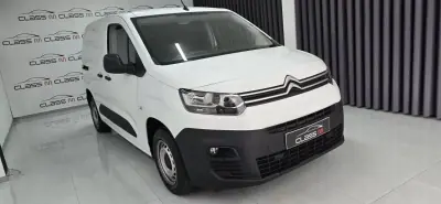 Citroën Berlingo 2021 - 17500 EUR, 49659 km - AUTO.MOTO.pt - 49659km - foto 8 de 27