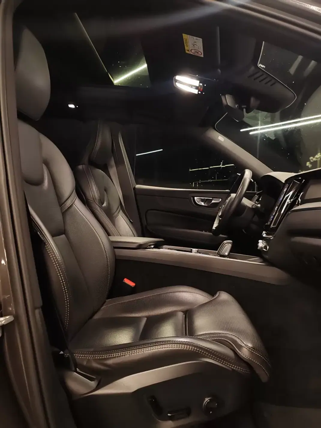 Volvo XC 60 2022 - 41000 EUR, 109000 km - AUTO.MOTO.pt - 109000km - foto 20 de 27