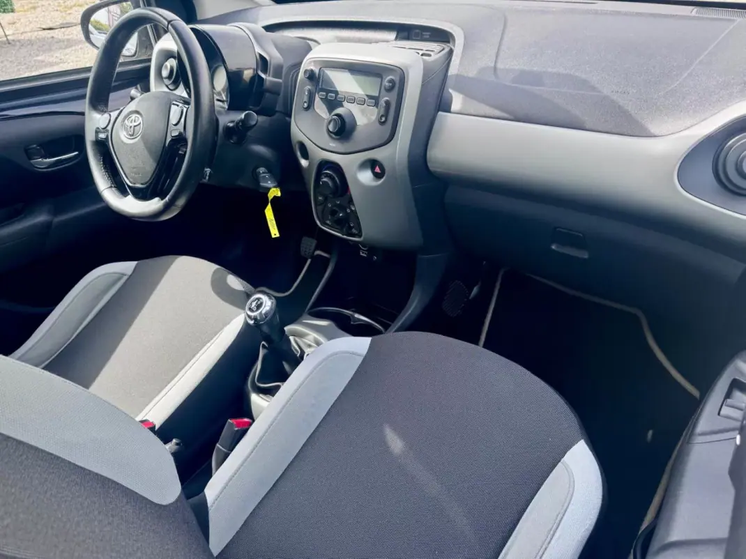 Toyota Aygo 2017 - 9750 EUR, 94443 km - 94443km - foto 17 de 19