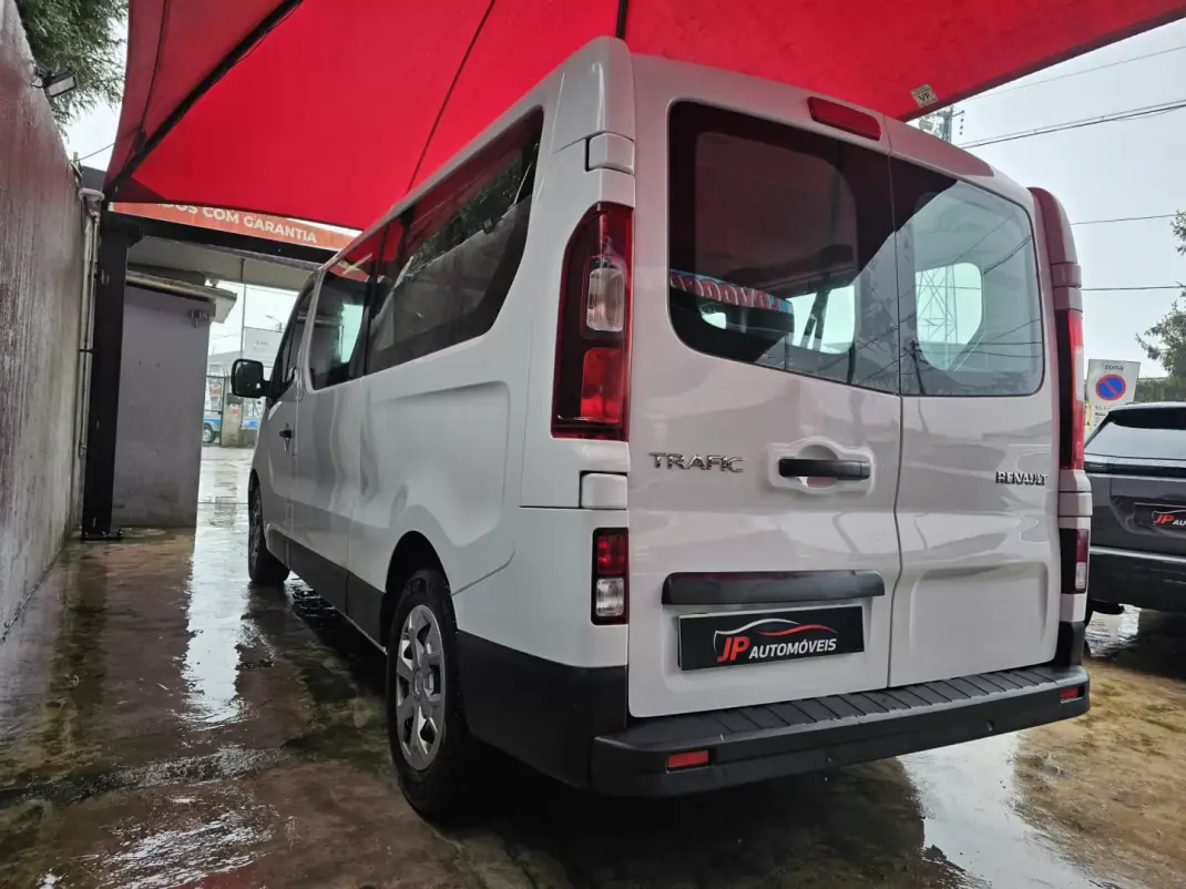 Renault Trafic 2021 - 27999 EUR, 164000 km - AUTO.MOTO.pt - 164000km - foto 12 de 14