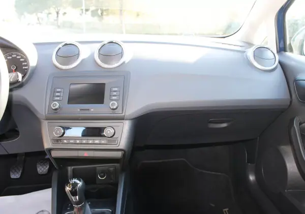 SEAT Ibiza 2017 - 12500 EUR, 55000 km - AUTO.MOTO.pt - 55000km - foto 24 de 41