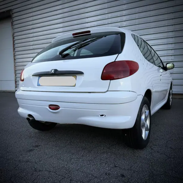 Peugeot 206 1.4 HDI VAN AC 2003 - 2000 EUR, 324000 km - AUTO.MOTO.pt - 324000km - foto 7 de 10